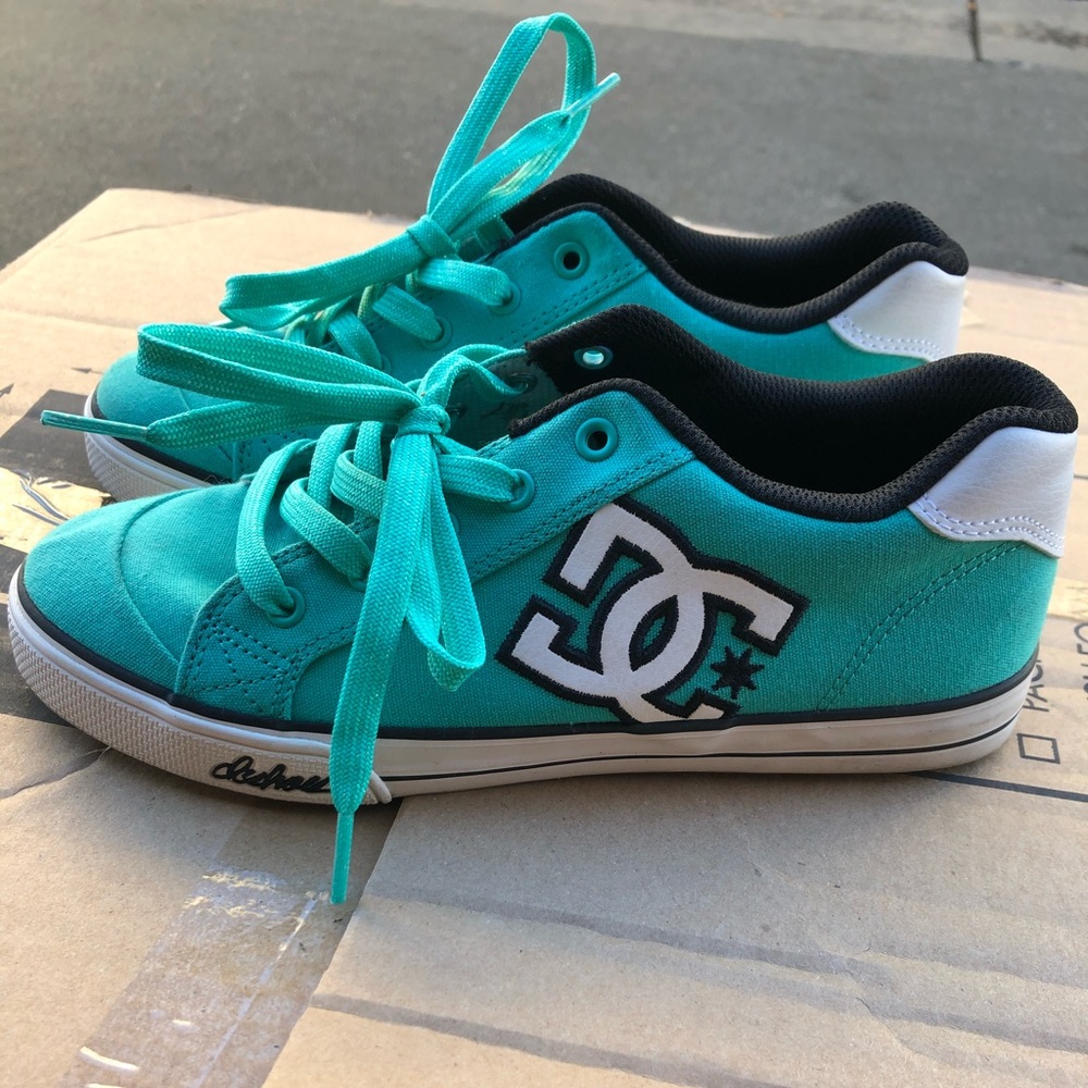 Brand new teal DC shoes size 5 or 6.5